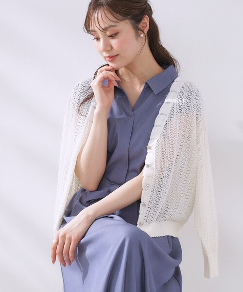 couture brooch(クチュールブローチ)の「【冷房対策・通勤】透かし編みシャイニーニットカーディガン(カーディガン/ボレロ・レディース・ブラック/ベビーピンク/オフホワイト/ベージュ・38/42)」の2枚目の写真