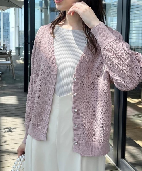 couture brooch(クチュールブローチ)の「【冷房対策・通勤】透かし編みシャイニーニットカーディガン(カーディガン/ボレロ・レディース・ブラック/ベビーピンク/オフホワイト/ベージュ・38/42)」の12枚目の写真