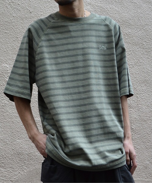 Sunny Smith(サニースミス)の「ボーダーオーバーダイ ラグランロゴ刺繍Tシャツ(Tシャツ/カットソー・メンズ・ベージュ/オリーブ/スモークグレー・LARGE/MEDIUM)」の19枚目の写真