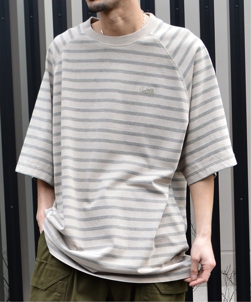 Sunny Smith(サニースミス)の「ボーダーオーバーダイ ラグランロゴ刺繍Tシャツ(Tシャツ/カットソー・メンズ・ベージュ/オリーブ/スモークグレー・LARGE/MEDIUM)」の7枚目の写真