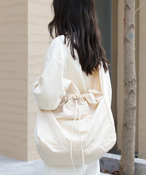 ROOPTOKYO（ループトウキョウ）の「【大容量】パフィーショルダーバッグ（ショルダーバッグ・レディース・ホワイト/ブラック・FREE）」の7枚目の写真