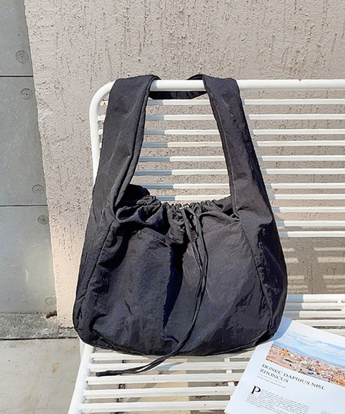 ROOPTOKYO（ループトウキョウ）の「【大容量】パフィーショルダーバッグ（ショルダーバッグ・レディース・ホワイト/ブラック・FREE）」の4枚目の写真