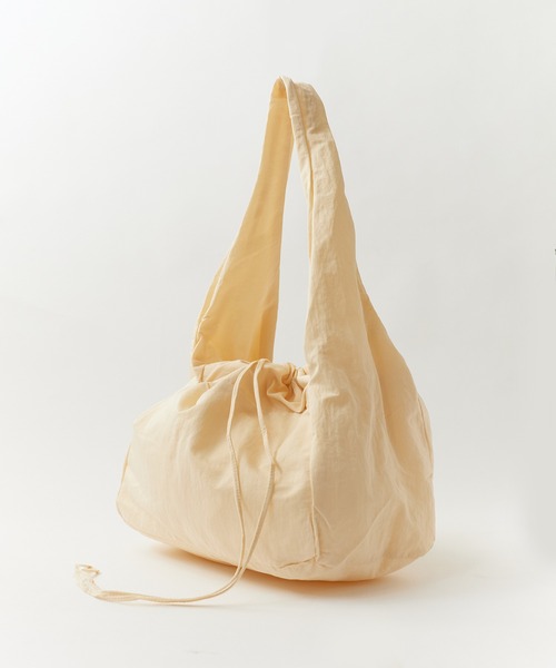 ROOPTOKYO（ループトウキョウ）の「【大容量】パフィーショルダーバッグ（ショルダーバッグ・レディース・ホワイト/ブラック・FREE）」の8枚目の写真