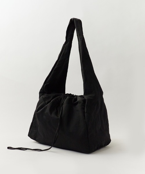 ROOPTOKYO（ループトウキョウ）の「【大容量】パフィーショルダーバッグ（ショルダーバッグ・レディース・ホワイト/ブラック・FREE）」の10枚目の写真