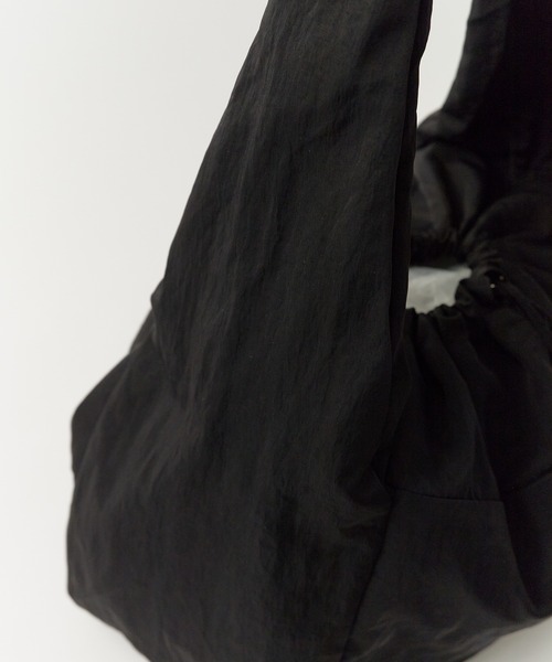 ROOPTOKYO（ループトウキョウ）の「【大容量】パフィーショルダーバッグ（ショルダーバッグ・レディース・ホワイト/ブラック・FREE）」の13枚目の写真