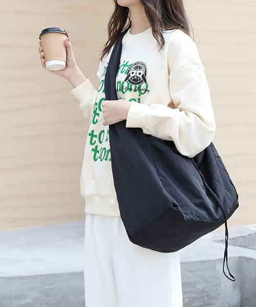 ROOPTOKYO（ループトウキョウ）の「【大容量】パフィーショルダーバッグ（ショルダーバッグ・レディース・ホワイト/ブラック・FREE）」の11枚目の写真