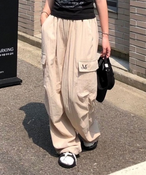 MUCENT(ムセント)の「【日本未発売/WEB限定】MUCENT(ムセント)/ワイド ルーズ イージー カーゴパンツ/GROSS NYLON PARACHUTE CARGO PANTS(カーゴパンツ・レディース・ブラック/カーキ/グレー/チャコールグレー/ベージュ・FREE)」の10枚目の写真