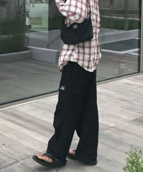 MUCENT(ムセント)の「【日本未発売/WEB限定】MUCENT(ムセント)/ワイド ルーズ イージー カーゴパンツ/GROSS NYLON PARACHUTE CARGO PANTS(カーゴパンツ・レディース・ブラック/カーキ/グレー/チャコールグレー/ベージュ・FREE)」の8枚目の写真
