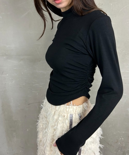 ｔｏｌｅｎｅ（トレネ）の「バックデザイン ハイネック サイドシャーリング ロングスリーブトップス（Tシャツ/カットソー・レディース・ブラック/ホワイト・FREE）」の6枚目の写真