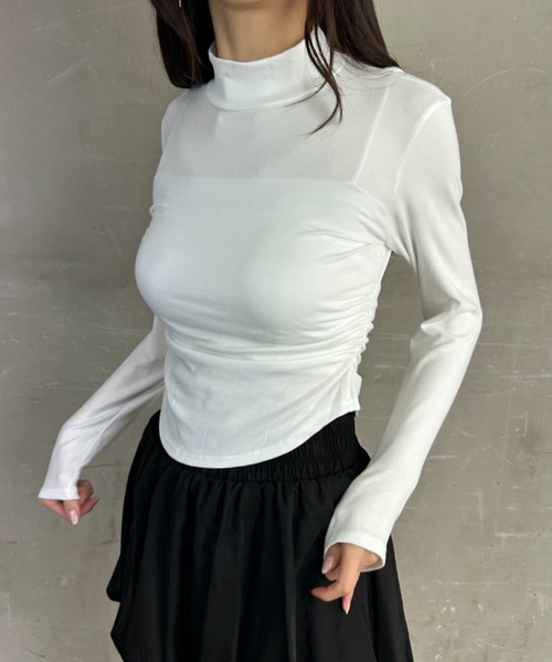 ｔｏｌｅｎｅ（トレネ）の「バックデザイン ハイネック サイドシャーリング ロングスリーブトップス（Tシャツ/カットソー・レディース・ブラック/ホワイト・FREE）」の9枚目の写真