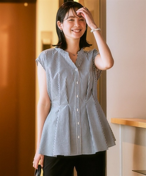 7days Life Styling（セブンデイズライフスタイリング）の「お手入れしやすいスキッパータックペプラムブラウス（接触冷感・イージーケア・UVカット・ウォッシャブル）＜大きいサイズ有＞（シャツ/ブラウス・レディース・ネイビー/ストライプ/オフホワイト・S/M/L/3L/LL）」の3枚目の写真