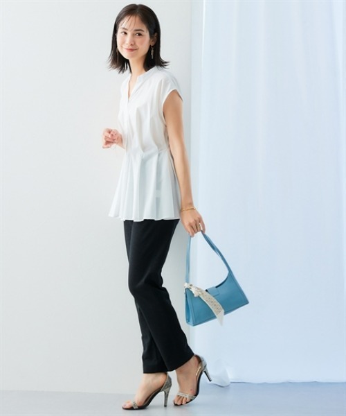 7days Life Styling（セブンデイズライフスタイリング）の「お手入れしやすいスキッパータックペプラムブラウス（接触冷感・イージーケア・UVカット・ウォッシャブル）＜大きいサイズ有＞（シャツ/ブラウス・レディース・ネイビー/ストライプ/オフホワイト・S/M/L/3L/LL）」の6枚目の写真