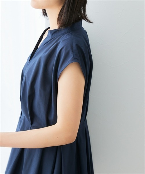 7days Life Styling（セブンデイズライフスタイリング）の「お手入れしやすいスキッパータックペプラムブラウス（接触冷感・イージーケア・UVカット・ウォッシャブル）＜大きいサイズ有＞（シャツ/ブラウス・レディース・ネイビー/ストライプ/オフホワイト・S/M/L/3L/LL）」の15枚目の写真