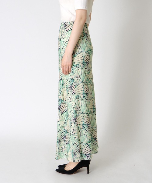 Jines(ジネス)の「AMARAボタニカルプリント ロングスカート(スカート・レディース・グリーン・38)」の3枚目の写真