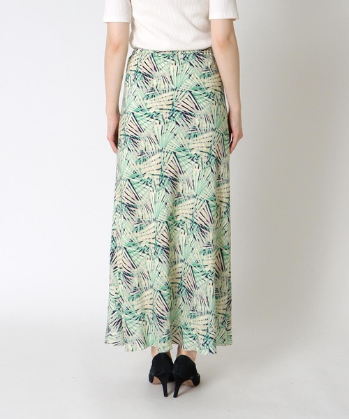Jines(ジネス)の「AMARAボタニカルプリント ロングスカート(スカート・レディース・グリーン・38)」の2枚目の写真