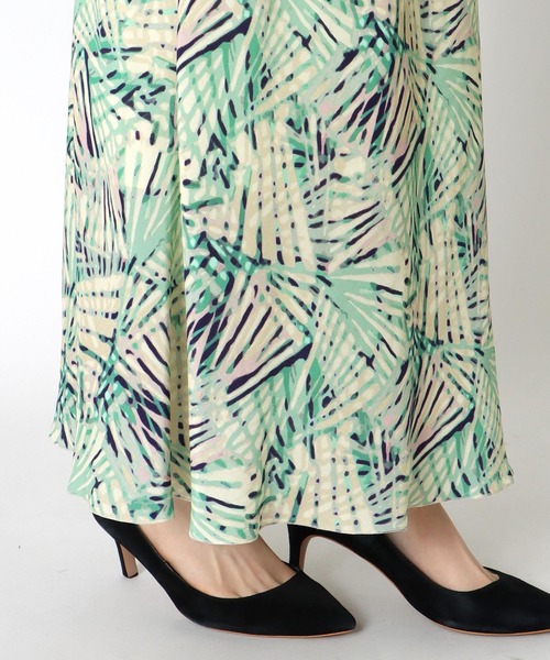 Jines(ジネス)の「AMARAボタニカルプリント ロングスカート(スカート・レディース・グリーン・38)」の13枚目の写真