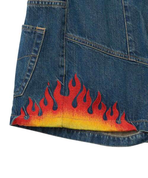 HYSTERIC GLAMOUR(ヒステリックグラマー)の「FIRE PATTERN刺繍 ハイライズデニムショートパンツ(その他パンツ・レディース・ライトインディゴブルー・SMALL/X-SMALL/MEDIUM)」の3枚目の写真