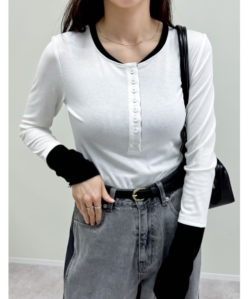 Re:EDIT(リエディ)の「配色レイヤード風ヘンリーネックニットトップス(Tシャツ/カットソー・レディース・グレー/ホワイト/チャコール・MEDIUM/LARGE)」の10枚目の写真