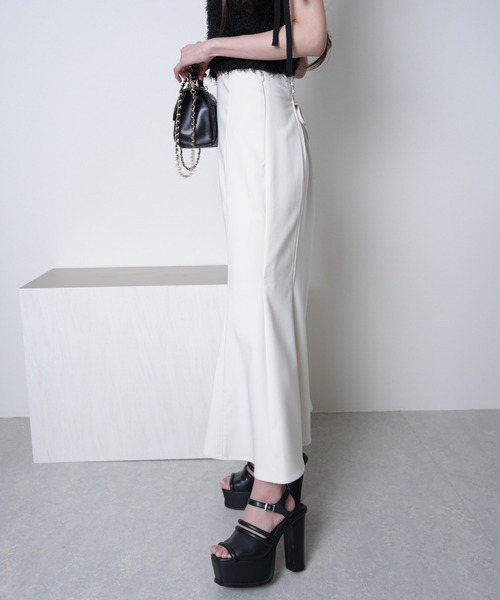 LIPSERVICE（リップサービス）の「バックスピンドルストレッチマーメイドスカート（スカート・レディース・アイボリー/ブラック・S/M/XS）」の10枚目の写真