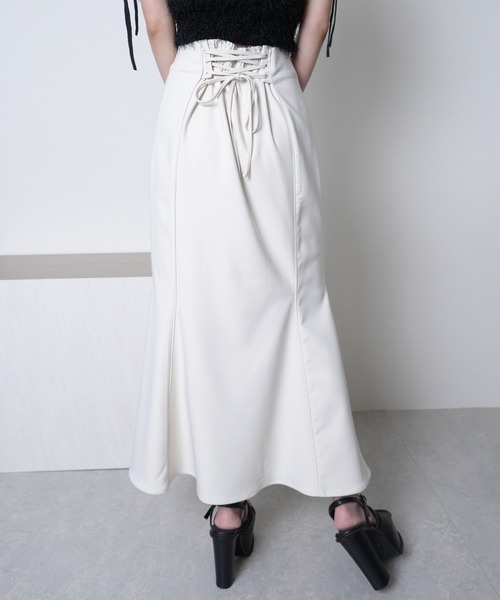 LIPSERVICE（リップサービス）の「バックスピンドルストレッチマーメイドスカート（スカート・レディース・アイボリー/ブラック・S/M/XS）」の16枚目の写真