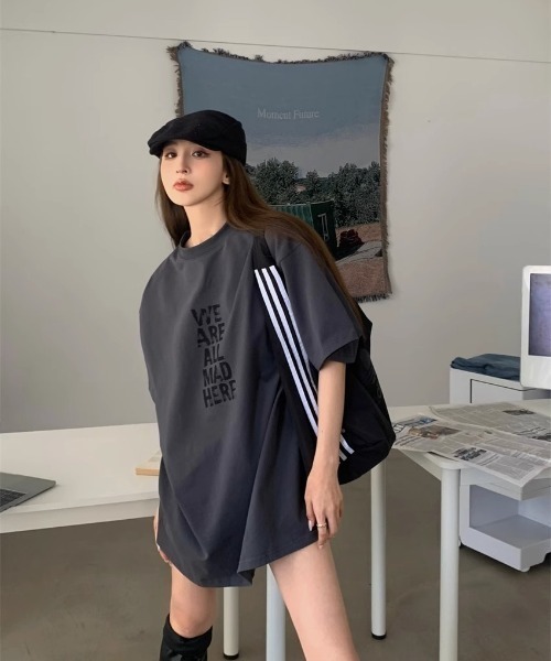 DEVICE(デバイス)の「シンプル ロゴ プリント 古着風 Tシャツ 韓国ファッション 韓国ストリート ストリートファッション Y2K(Tシャツ/カットソー・レディース・ダークグレー/ホワイト/ブラック・FREE)」の11枚目の写真