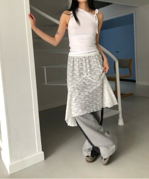 almo(アルモ)の「【LAMPOON】シャーリングノースリーブトップス(その他トップス・レディース・ブラック/ホワイト・MEDIUM/LARGE/SMALL)」の10枚目の写真