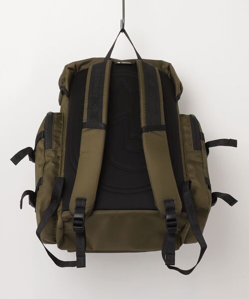 DSQUARED2(ディースクエアード)の「Invicta Bag Pack/0251(バックパック/リュック・メンズ・グリーン・FREE)」の2枚目の写真