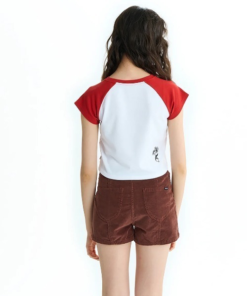 RVCA(ルーカ)の「RVCA レディース MINI RVCA BABY RAGLAN ST Tシャツ 【2025年夏モデル】/ルーカショート丈(短丈)ラグランTシャツ(Tシャツ/カットソー・レディース・ブルー/ブラック/レッド・SMALL/MEDIUM/LARGE)」の13枚目の写真