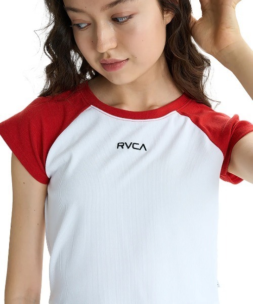RVCA(ルーカ)の「RVCA レディース MINI RVCA BABY RAGLAN ST Tシャツ 【2025年夏モデル】/ルーカショート丈(短丈)ラグランTシャツ(Tシャツ/カットソー・レディース・ブルー/ブラック/レッド・SMALL/MEDIUM/LARGE)」の14枚目の写真