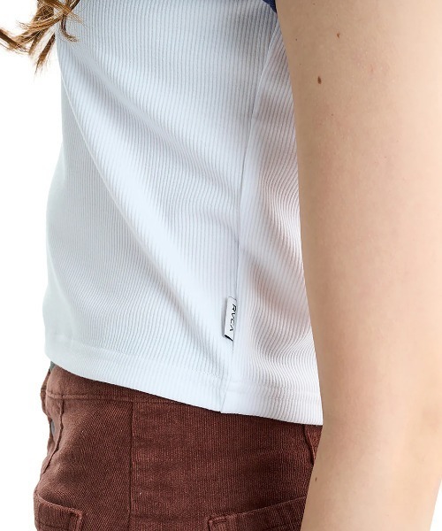 RVCA(ルーカ)の「RVCA レディース MINI RVCA BABY RAGLAN ST Tシャツ 【2025年夏モデル】/ルーカショート丈(短丈)ラグランTシャツ(Tシャツ/カットソー・レディース・ブルー/ブラック/レッド・SMALL/MEDIUM/LARGE)」の10枚目の写真