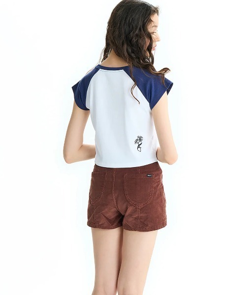 RVCA(ルーカ)の「RVCA レディース MINI RVCA BABY RAGLAN ST Tシャツ 【2025年夏モデル】/ルーカショート丈(短丈)ラグランTシャツ(Tシャツ/カットソー・レディース・ブルー/ブラック/レッド・SMALL/MEDIUM/LARGE)」の12枚目の写真