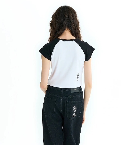 RVCA(ルーカ)の「RVCA レディース MINI RVCA BABY RAGLAN ST Tシャツ 【2025年夏モデル】/ルーカショート丈(短丈)ラグランTシャツ(Tシャツ/カットソー・レディース・ブルー/ブラック/レッド・SMALL/MEDIUM/LARGE)」の7枚目の写真