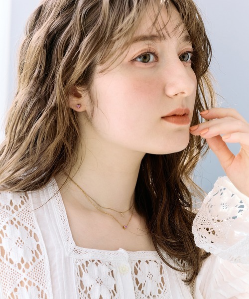 Jolie Toujours(ジョリトゥジュール)の「〈K18GP〉ハートエポスタッドピアス(ピアス(両耳用)・レディース・オフホワイト/ターコイズブルー/コーラル/ラベンダー・FREE)」の11枚目の写真