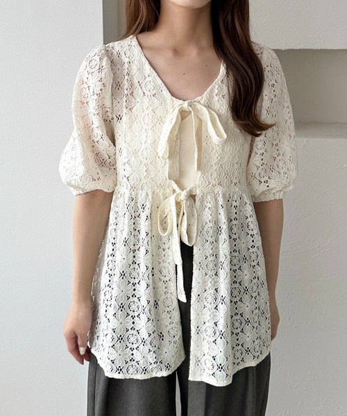 apres jour clair(アプレジュールクレア)の「【apres jour clair】SSレースペプラムトップス(シャツ/ブラウス・レディース・ブラック/アイボリー・X-LARGE/フリー)」の3枚目の写真