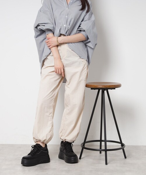 ESPERANZA（エスペランサ）の「きゅんフィットインソールラインストーンスニーカー（スニーカー・レディース・アイボリー/ブラック/ピンク系/ブラック×ホワイト・LL/L/M/S）」の10枚目の写真