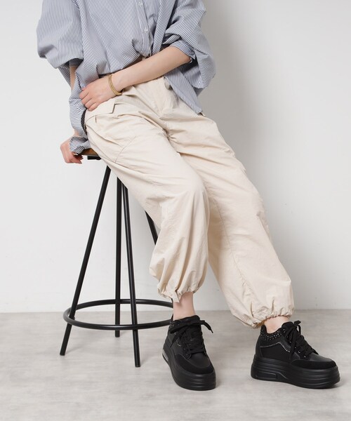 セール】きゅんフィットインソールラインストーンスニーカー