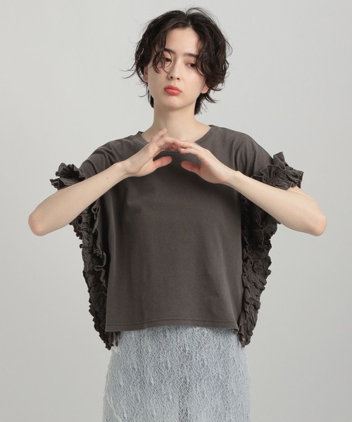 GEORGE'S（ジョージズ）の「ピグメントフリルカットソー（Tシャツ/カットソー・レディース・クリアレッド/オフホワイト/チャコールグレー・SMALL/MEDIUM）」の2枚目の写真