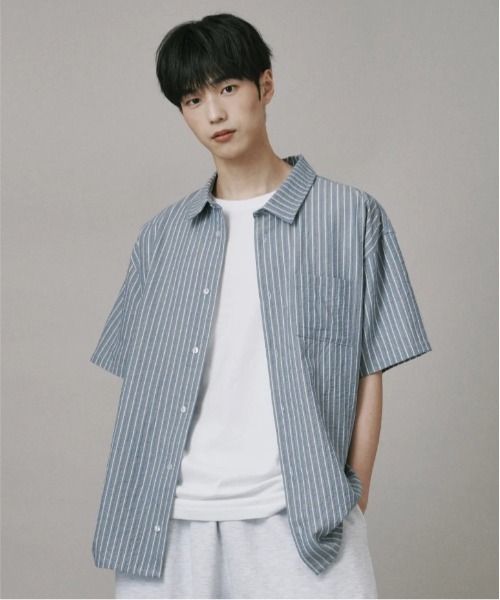 Verdnt（バーダント）の「マルチストライプバックロゴシャツ（シャツ/ブラウス・メンズ・ベージュ/ブルー・LARGE/MEDIUM）」の2枚目の写真