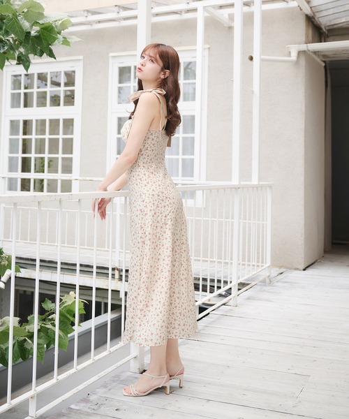 fupel(フぺル)の「flower pattern ribbon cami onepiece / 花柄リボンキャミワンピース(ワンピース・レディース・ブラック/オフホワイト・FREE)」の3枚目の写真