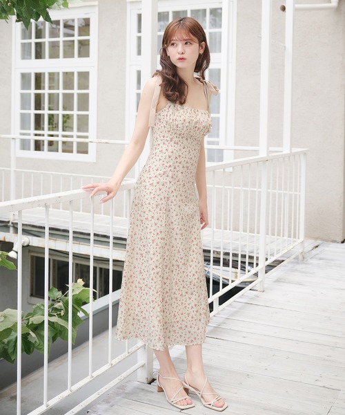 fupel(フぺル)の「flower pattern ribbon cami onepiece / 花柄リボンキャミワンピース(ワンピース・レディース・ブラック/オフホワイト・FREE)」の4枚目の写真