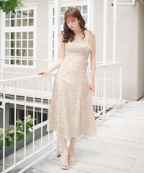 fupel(フぺル)の「flower pattern ribbon cami onepiece / 花柄リボンキャミワンピース(ワンピース・レディース・ブラック/オフホワイト・FREE)」の6枚目の写真