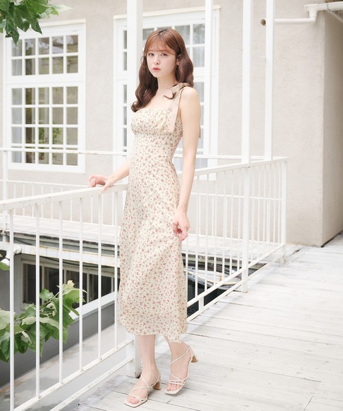 fupel(フぺル)の「flower pattern ribbon cami onepiece / 花柄リボンキャミワンピース(ワンピース・レディース・ブラック/オフホワイト・FREE)」の7枚目の写真