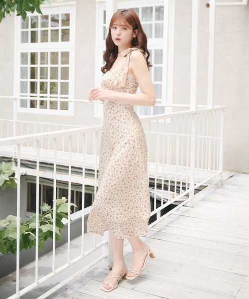 fupel(フぺル)の「flower pattern ribbon cami onepiece / 花柄リボンキャミワンピース(ワンピース・レディース・ブラック/オフホワイト・FREE)」の8枚目の写真