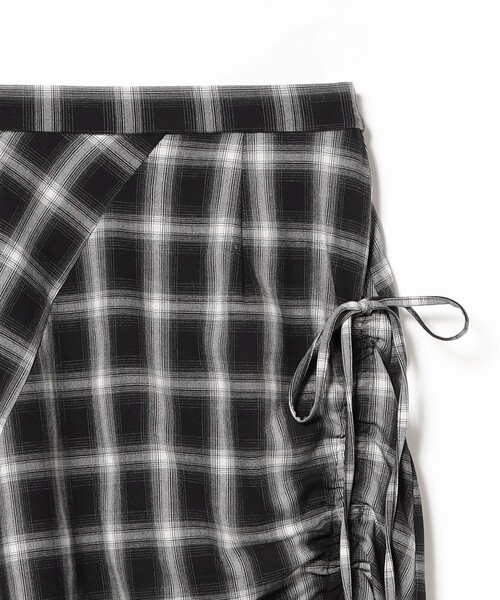 Ray BEAMS（レイビームス）の「チェック シャーリング タイトスカート（スカート・レディース・ブラック/レッド・1/0）」の9枚目の写真