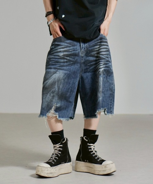 Chikashitsu +（チカシツプラス）の「【Chikashitsu +】oiled wash damage bermuda pants / 【チカシツプラス】オイルドウォッシュダメージバミューダパンツ（デニムパンツ・メンズ・ブルー/ブラック・M/L/S）」の7枚目の写真
