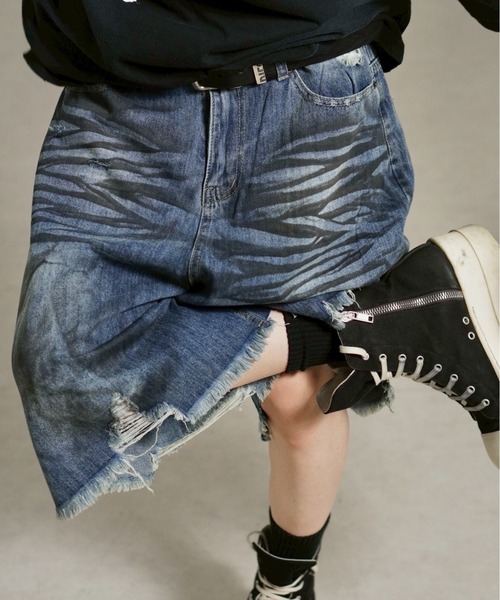 Chikashitsu +（チカシツプラス）の「【Chikashitsu +】oiled wash damage bermuda pants / 【チカシツプラス】オイルドウォッシュダメージバミューダパンツ（デニムパンツ・メンズ・ブルー/ブラック・M/L/S）」の12枚目の写真