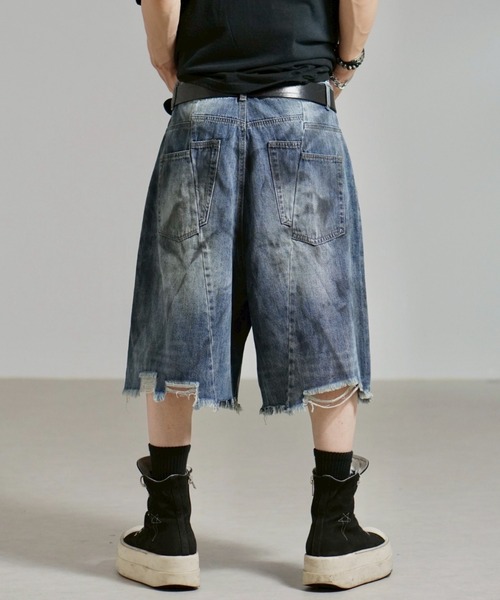 Chikashitsu +（チカシツプラス）の「【Chikashitsu +】oiled wash damage bermuda pants / 【チカシツプラス】オイルドウォッシュダメージバミューダパンツ（デニムパンツ・メンズ・ブルー/ブラック・M/L/S）」の10枚目の写真