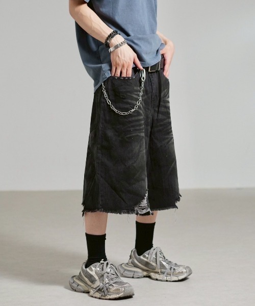 Chikashitsu +（チカシツプラス）の「【Chikashitsu +】oiled wash damage bermuda pants / 【チカシツプラス】オイルドウォッシュダメージバミューダパンツ（デニムパンツ・メンズ・ブルー/ブラック・M/L/S）」の19枚目の写真