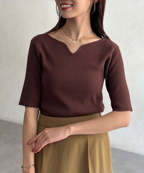 Chez toi（シェトワ）の「前後2WAY5分袖キーネックリブニット（ニット/セーター・レディース・ブラウン/ブラック/アイボリー/イエロー・FREE）」の3枚目の写真