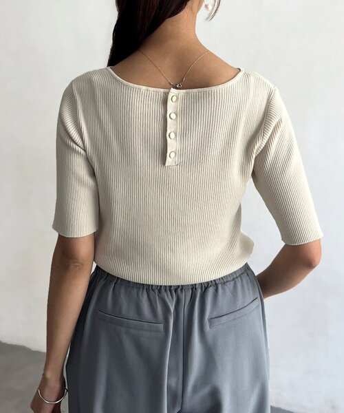 Chez toi（シェトワ）の「前後2WAY5分袖キーネックリブニット（ニット/セーター・レディース・ブラウン/ブラック/アイボリー/イエロー・FREE）」の6枚目の写真